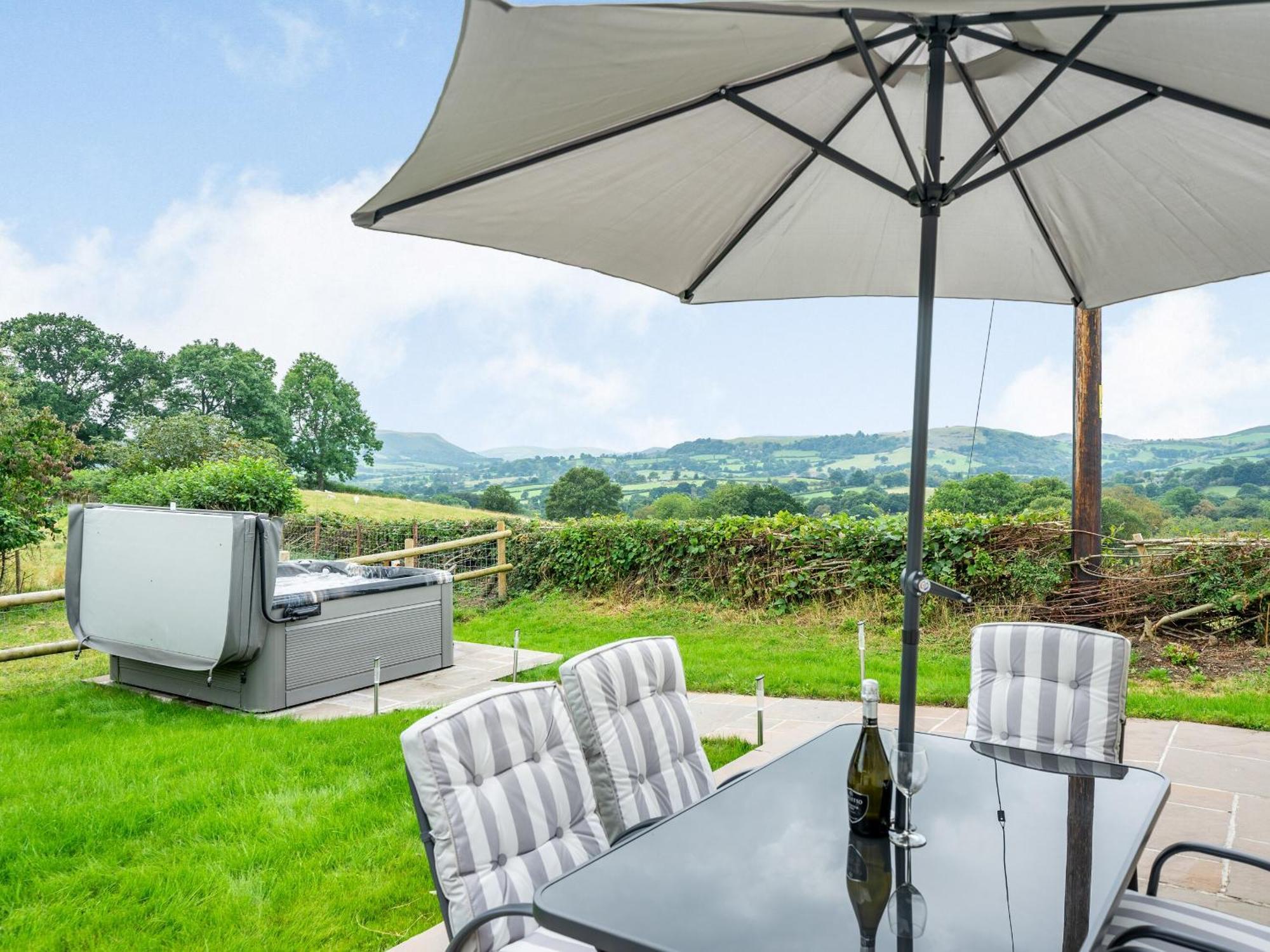 Meadowcroft Villa Bettws Disserth Exterior photo